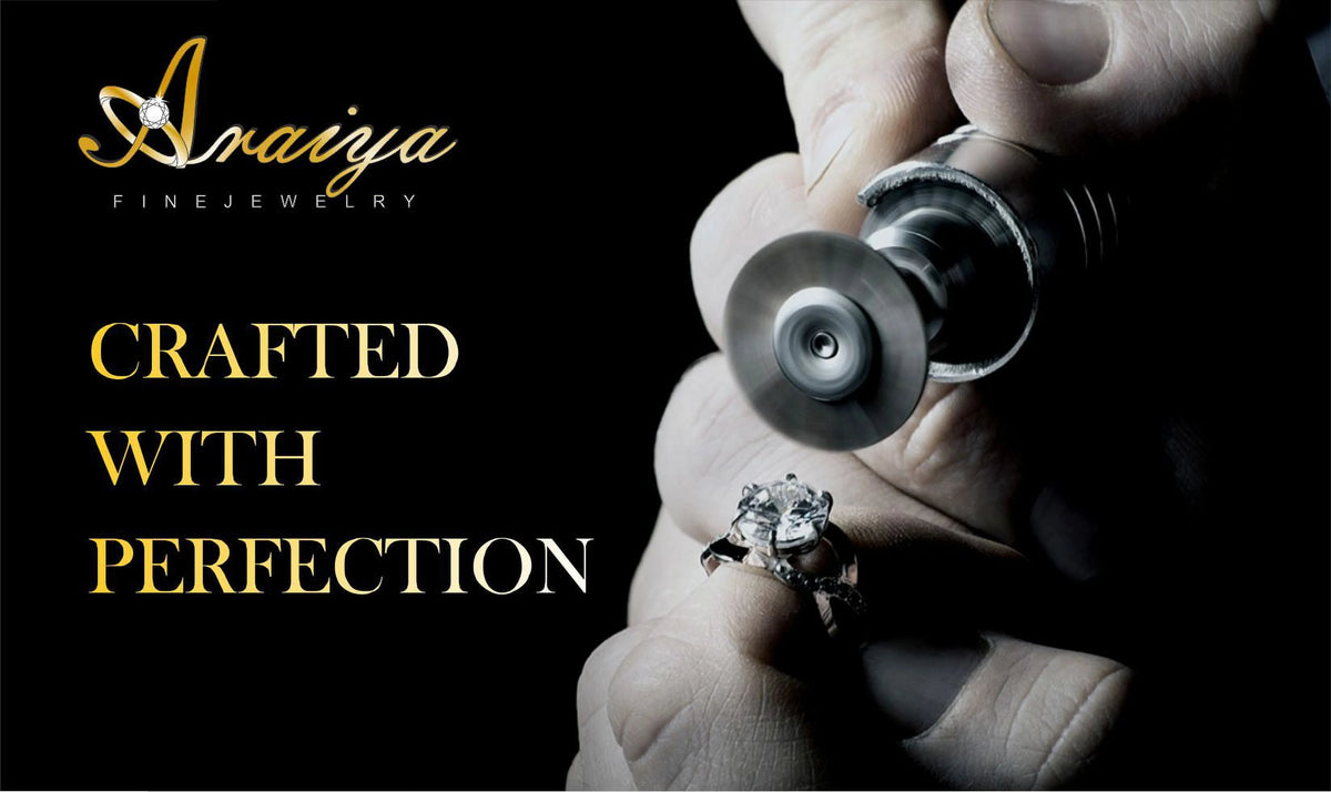 10K White Gold Diamond Heart Stud Earrings R4117